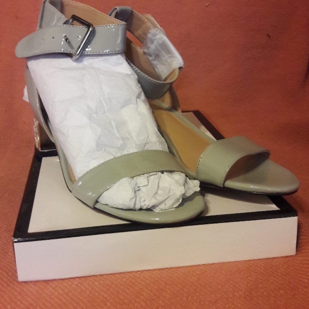 Shoes - Picture 2 of 4